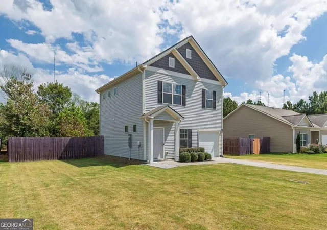 Photo 3 of Single family home for sale at 105 Colonial Dr, Calhoun, GA 30701 | MLS# 10844367 | Listing updated on 2026-09-11
