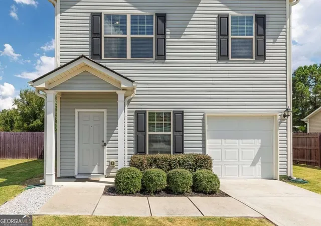 Photo 4 of Single family home for sale at 105 Colonial Dr, Calhoun, GA 30701 | MLS# 10844367 | Listing updated on 2026-09-11