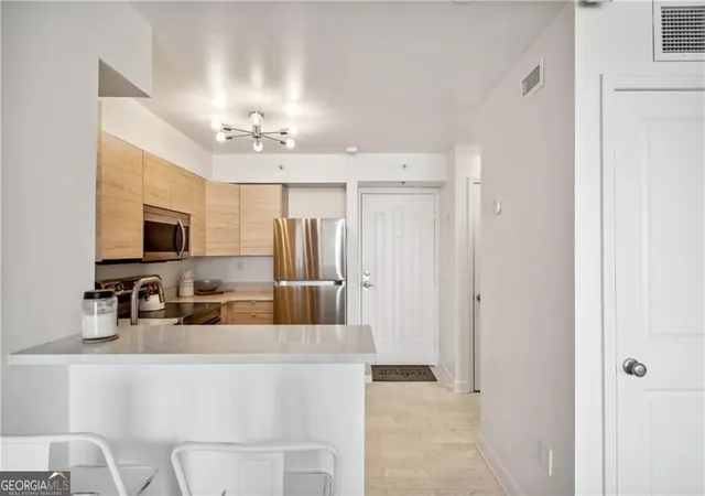 Listing Photo 4 - Condo for sale in building located at 2870 Pharr Ct S #1808, Atlanta, GA 30305 - Unit #1808