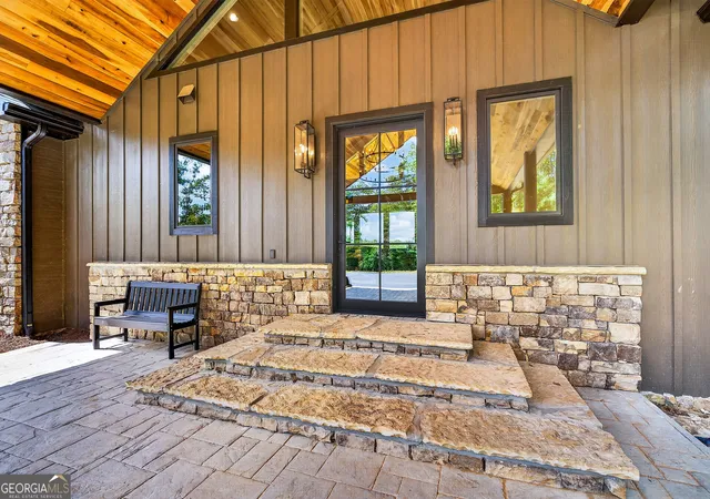 Photo 3 of Single family home for sale at 560 Horatio Dr, Blue Ridge, GA 30513 | MLS# 10851090 | Listing updated on 2026-10-06
