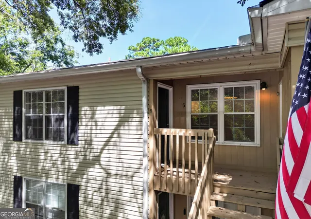 Photo 3 of Condo for sale at 401 N Cromwell Rd #5G, Savannah, GA 31410 | MLS# 10838216 | Listing updated on 2026-09-11