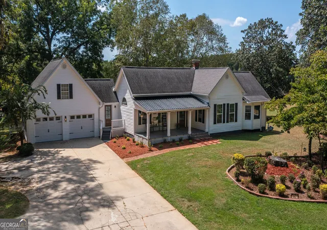 Photo 1 of Single family home for sale at 1136 Mt Carmel Rd, Newnan, GA 30263 | MLS# 10844669 | Listing updated on 2026-09-17