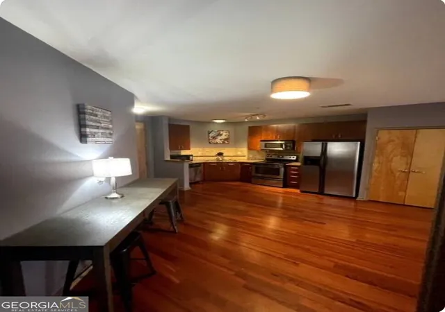 Listing Photo 4 - Condo for sale in building located at 898 Oak St, Atlanta, GA 30310 - Unit #3423