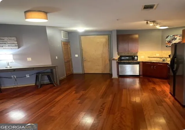 Listing Photo 5 - Condo for sale in building located at 898 Oak St, Atlanta, GA 30310 - Unit #3423