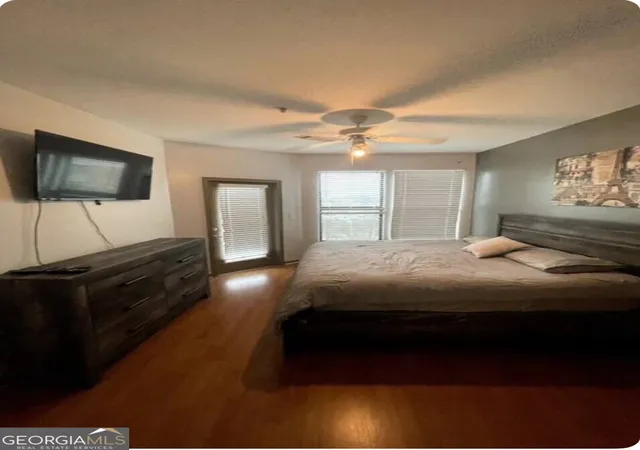 Listing Photo 2 - Condo for sale in building located at 898 Oak St, Atlanta, GA 30310 - Unit #3423