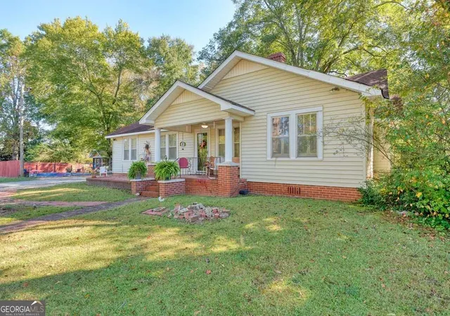 Photo 4 of Sale Pending at 4334 E Cherokee Dr, Canton, GA 30115 | MLS# 10873154 | Listing updated on 2026-10-26