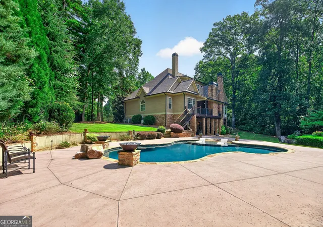 Photo 1 of Mansion for sale at 18 Willow Pl, Newnan, GA 30265 | MLS# 10763962 | Listing updated on 2026-09-08