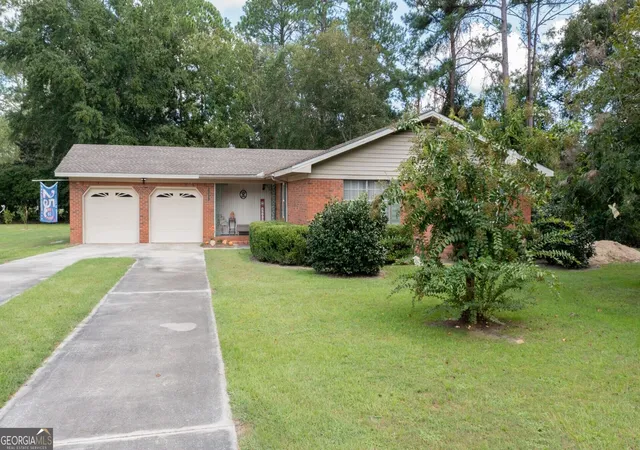 Photo 1 of Single family home for sale at 2300 Walnut Ln, Waycross, GA 31501 | MLS# 10845326 | Listing updated on 2026-10-22