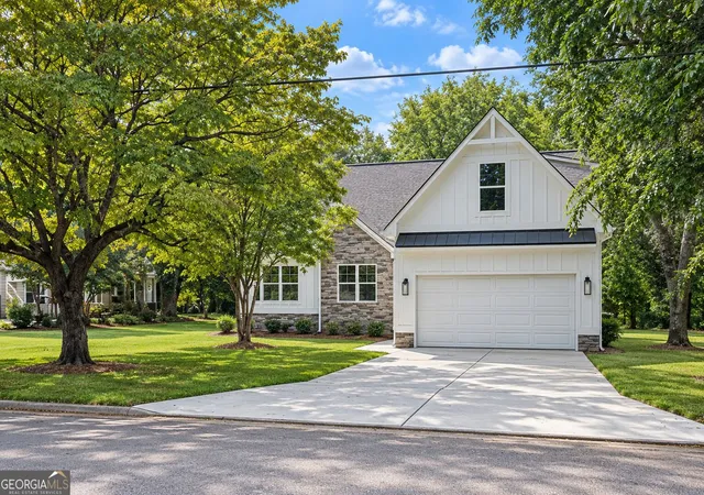Photo 1 of Single family home for sale at 875 Lynn Ave, Jefferson, GA 30549 | MLS# 10755943 | Listing updated on 2026-09-16