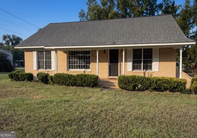 Photo 1 of Single family home for sale at 2401 W Elm St, Wrightsville, GA 31096 | MLS# 10850648 | Listing updated on 2026-10-15