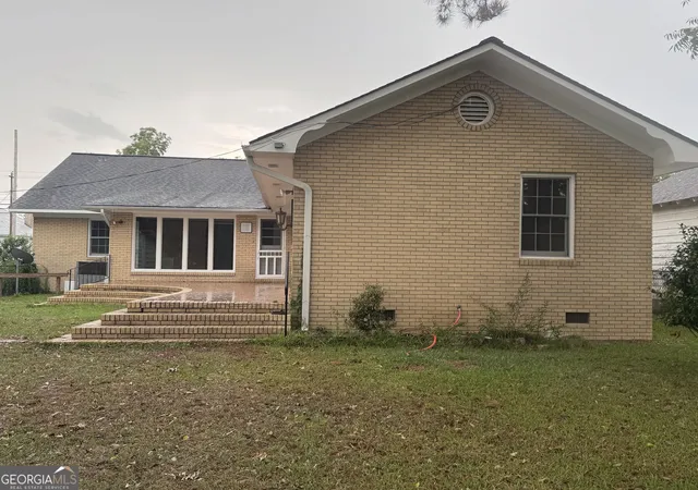 Photo 3 of Single family home for sale at 2401 W Elm St, Wrightsville, GA 31096 | MLS# 10850648 | Listing updated on 2026-10-15