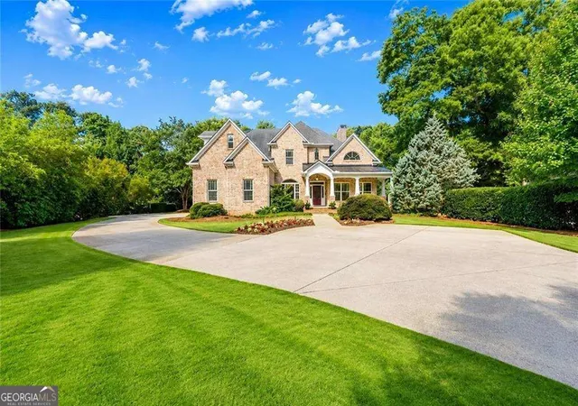 Photo 2 of Single family home for sale at 390 Chaffin Rd, Roswell, GA 30075 | MLS# 10853688 | Listing updated on 2026-10-09