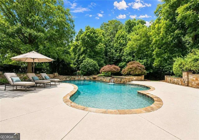 Photo 4 of Single family home for sale at 390 Chaffin Rd, Roswell, GA 30075 | MLS# 10853688 | Listing updated on 2026-10-09