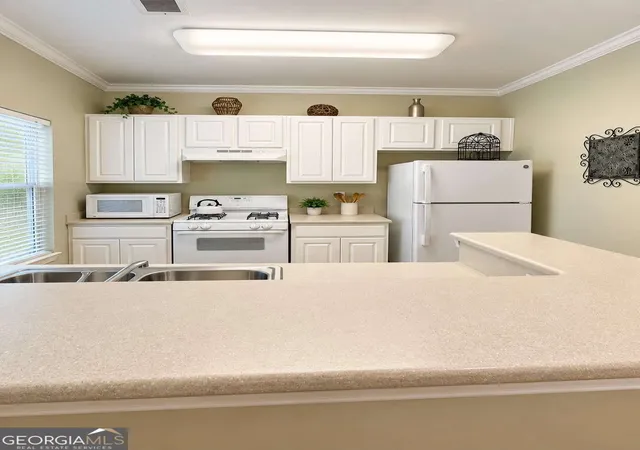 Photo 2 of Townhouse for sale at 2585 Laurel Cir NW, Atlanta, GA 30311 | MLS# 10844693 | Listing updated on 2026-09-11