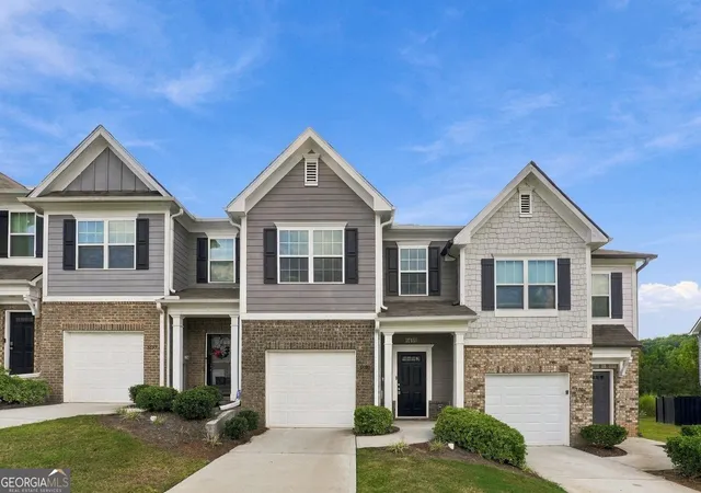 Photo 2 of Townhouse for sale at 5699 Union Pointe Dr, Union City, GA 30291 | MLS# 10851014 | Listing updated on 2026-10-06