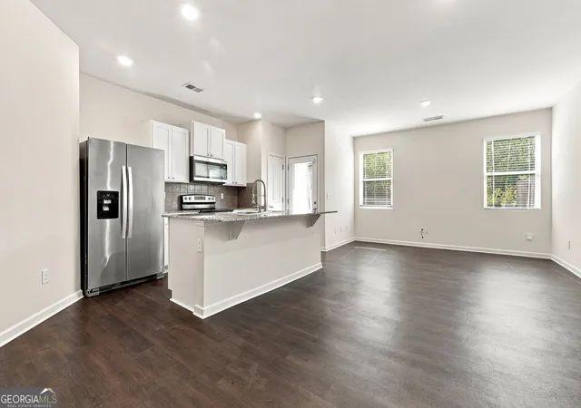 Photo 4 of Townhouse for sale at 5699 Union Pointe Dr, Union City, GA 30291 | MLS# 10851014 | Listing updated on 2026-10-06