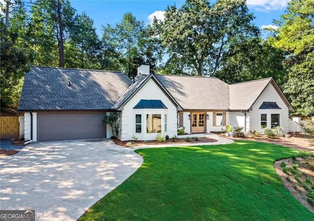 Photo 2 of Single family home for sale at 2552 Holly Crk Dr Ne, Marietta, GA 30062 | MLS# 10843438 | Listing updated on 2026-09-14