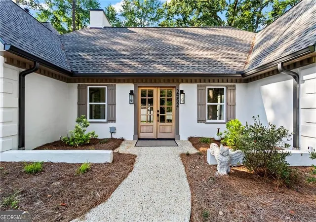 Photo 3 of Single family home for sale at 2552 Holly Crk Dr Ne, Marietta, GA 30062 | MLS# 10843438 | Listing updated on 2026-09-14