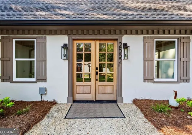 Photo 3 of Single family home for sale at 2552 Holly Crk Dr NE, Marietta, GA 30062 | MLS# 10843438 | Listing updated on 2026-09-14