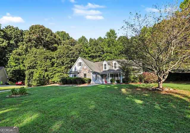 Photo 3 of Single family home for sale at 250 Dillion Dr, Hampton, GA 30228 | MLS# 10831323 | Listing updated on 2026-09-05