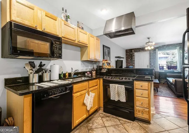 Listing Photo 1 - Condo for sale in building located at 40 Daniel St NW, Atlanta, GA 30312 - Unit #8