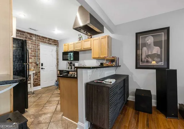 Listing Photo 5 - Condo for sale in building located at 40 Daniel St NW, Atlanta, GA 30312 - Unit #8