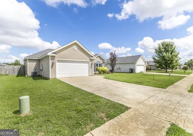Photo 1 of Single family home for sale at 120 Raymond Cir, Warner Robins, GA 31088 | MLS# 10848767 | Listing updated on 2026-09-24