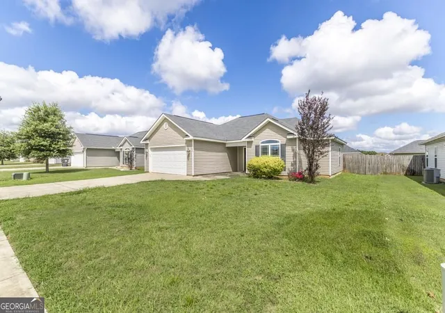 Photo 3 of Single family home for sale at 120 Raymond Cir, Warner Robins, GA 31088 | MLS# 10848767 | Listing updated on 2026-09-24