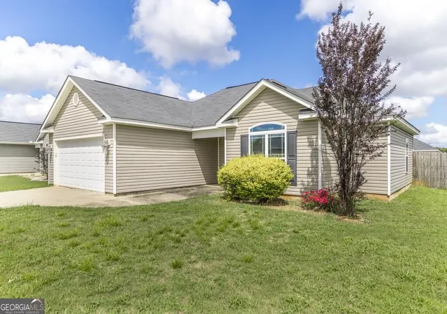Photo 3 of Single family home for sale at 120 Raymond Cir, Warner Robins, GA 31088 | MLS# 10848767 | Listing updated on 2026-09-24
