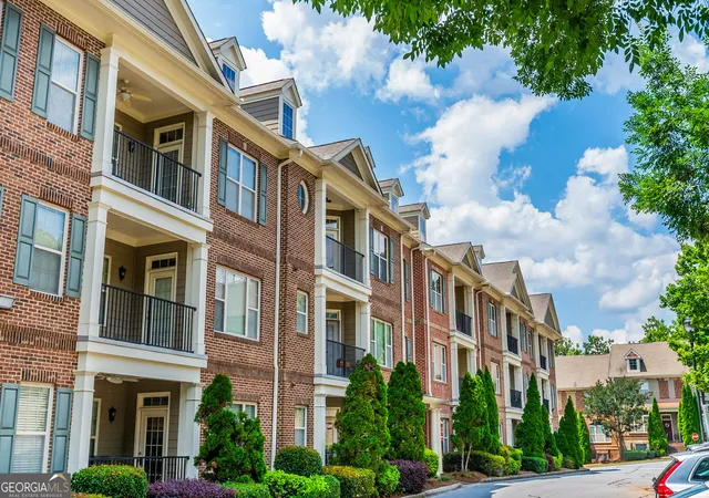 Listing Photo 3 - Condo for sale in building located at 7265 Glisten Ave, Atlanta, GA 30328 - Unit #132