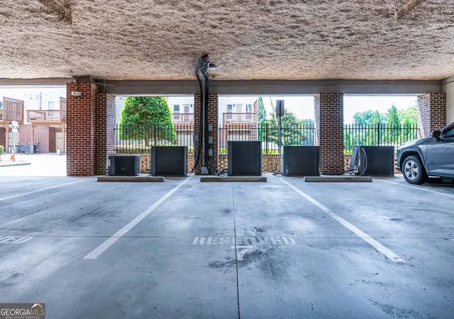Listing Photo 5 - Condo for sale in building located at 7265 Glisten Ave, Atlanta, GA 30328 - Unit #132