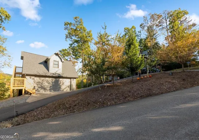 Photo 3 of Single family home for sale at 709 Laurel Crk Trl, Blue Ridge, GA 30513 | MLS# 10850455 | Listing updated on 2026-10-05