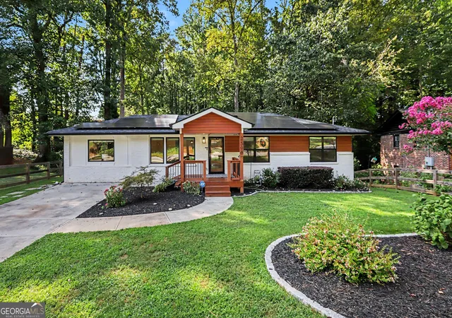 Photo 3 of Single family home for sale at 2596 Shetland Dr, Decatur, GA 30033 | MLS# 10831780 | Listing updated on 2026-09-22