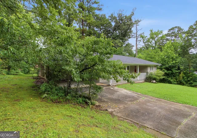 Photo 3 of Single family home for sale at 3975 Phylis Pl, Decatur, GA 30035 | MLS# 10780289 | Listing updated on 2026-09-20