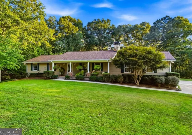 Photo 4 of Single family home for sale at 192 Athens Boat Clb Rd, Dawsonville, GA 30534 | MLS# 10847445 | Listing updated on 2026-10-01