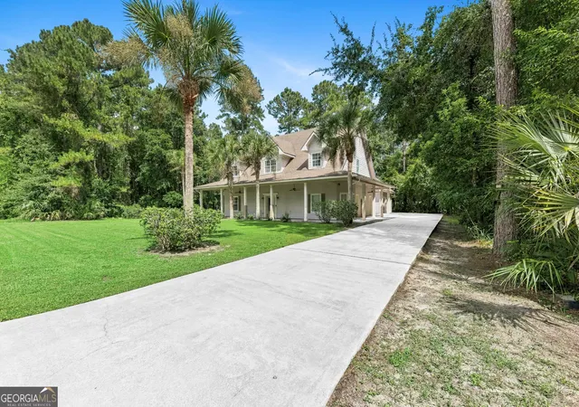 Photo 1 of Single family home for sale at 327 Marina Isle Dr, Woodbine, GA 31569 | MLS# 10844293 | Listing updated on 2026-09-25