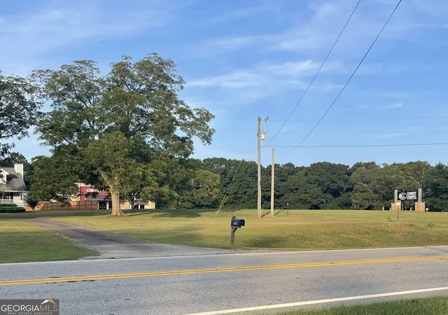 Photo 7 of Single family home for sale at 541 Highway 18 W, Barnesville, GA 30204 | MLS# 10838741 | Listing updated on 2026-10-04