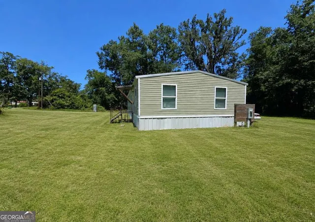 Photo 2 of Manufactured home for sale at 2804 Stuart Dr, Valdosta, GA 31601 | MLS# 10846346 | Listing updated on 2026-10-01