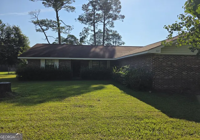 Photo 1 of Single family home for sale at 227 Colonial Dr, Baxley, GA 31513 | MLS# 10826199 | Listing updated on 2026-09-14