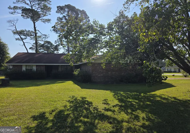 Photo 2 of Single family home for sale at 227 Colonial Dr, Baxley, GA 31513 | MLS# 10826199 | Listing updated on 2026-09-14