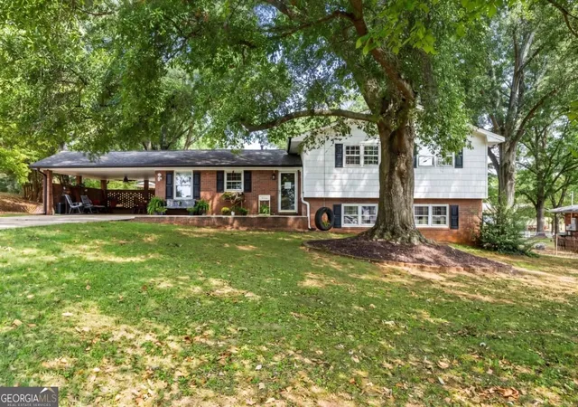 Photo 1 of Single family home for sale at 20 Oakdale Dr, Cartersville, GA 30120 | MLS# 10847071 | Listing updated on 2026-09-30