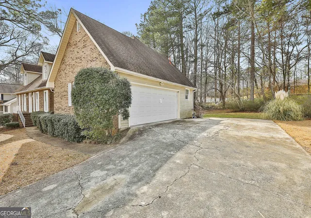 Photo 2 of Single family home for sale at 8039 Woods Ln, Jonesboro, GA 30236 | MLS# 10853459 | Listing updated on 2026-10-09
