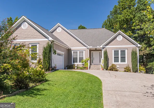 Photo 3 of Manufactured home for sale at 2290 Black Bear Ct, Buford, GA 30519 | MLS# 10837927 | Listing updated on 2026-09-24