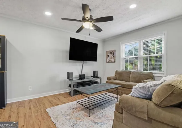 Listing Photo 3 - Condo for sale in building located at 280 Winding River Rd, Sandy Springs, GA 30350 - Unit #F