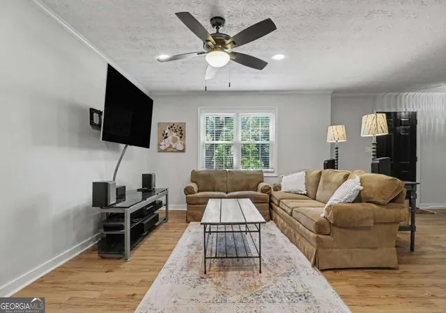 Listing Photo 4 - Condo for sale in building located at 280 Winding River Rd, Sandy Springs, GA 30350 - Unit #F