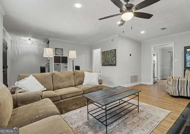Listing Photo 5 - Condo for sale in building located at 280 Winding River Rd, Sandy Springs, GA 30350 - Unit #F