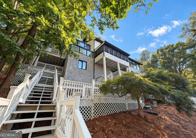 Photo 4 of Single family home for sale at 140 Huntcliff Point, Sandy Springs, GA 30350 | MLS# 10880511 | Listing updated on 2026-10-28