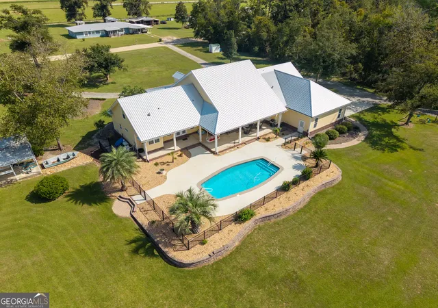 Photo 2 of Single family home for sale at 4221 Hickory Grv Rd N, Valdosta, GA 31606 | MLS# 10850462 | Listing updated on 2026-10-05
