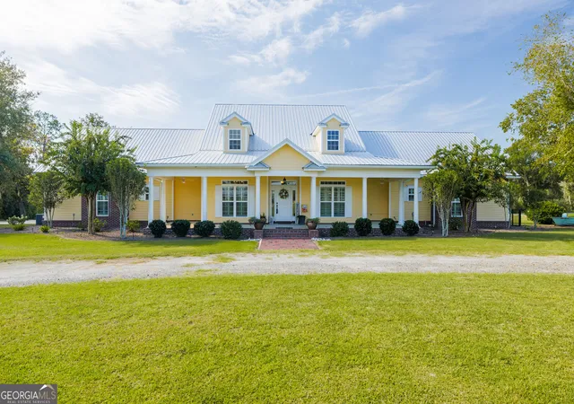 Photo 3 of Single family home for sale at 4221 Hickory Grv Rd N, Valdosta, GA 31606 | MLS# 10850462 | Listing updated on 2026-10-05