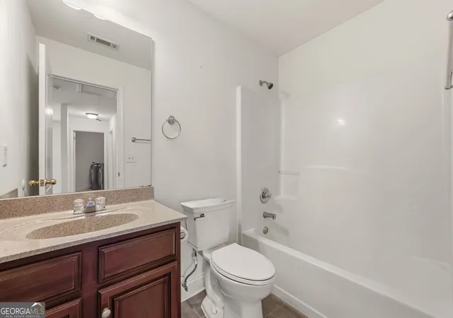 Photo 4 of Single family home for sale at 5617 Dendy Tr, Fairburn, GA 30213 | MLS# 10849878 | Listing updated on 2026-10-05